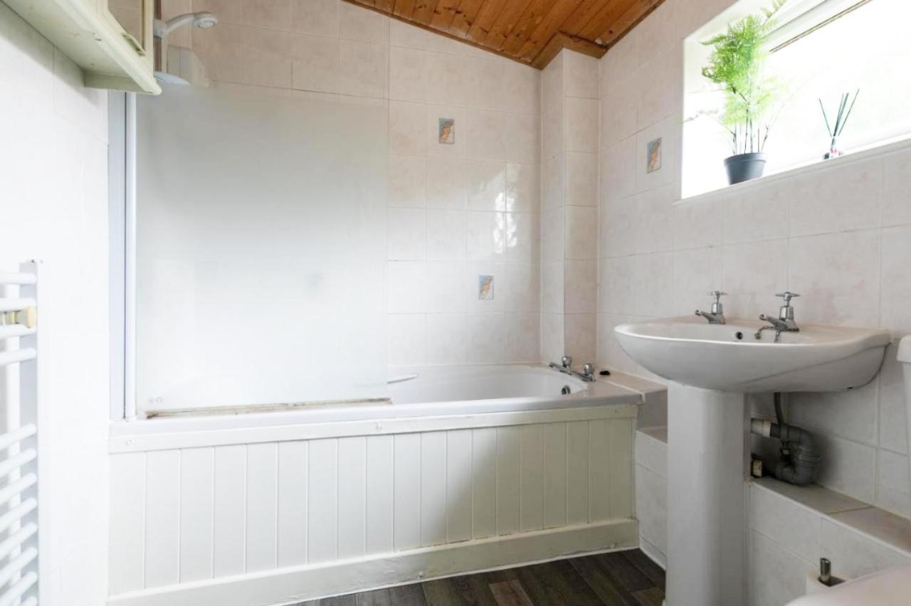 Emerald House Leisure & Contractors Peterborough Ngoại thất bức ảnh